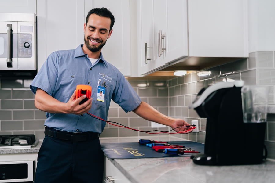 Hire a Local Electrician in Eagle Lake, FL
